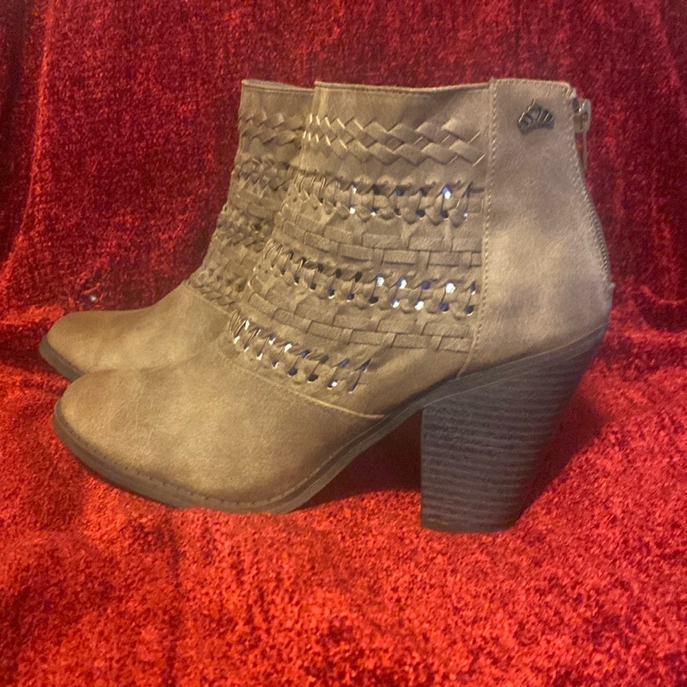 Fergalicious “wanderer” size 9 brown bootie.